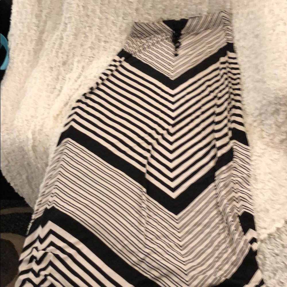 Michael Kors Black and White Striped maxi skirt - Picture 2 of 4